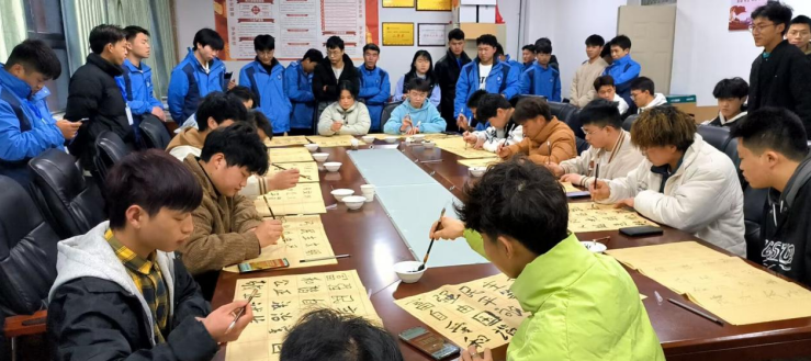 機(jī)電汽車工程系舉辦“翰墨歌盛世，青春頌黨恩”校園書法大賽初賽