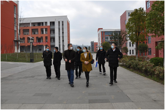 浙江省平湖市領(lǐng)導、企業(yè)家  赴畢節(jié)工業(yè)職業(yè)技術(shù)學院進行交流座談