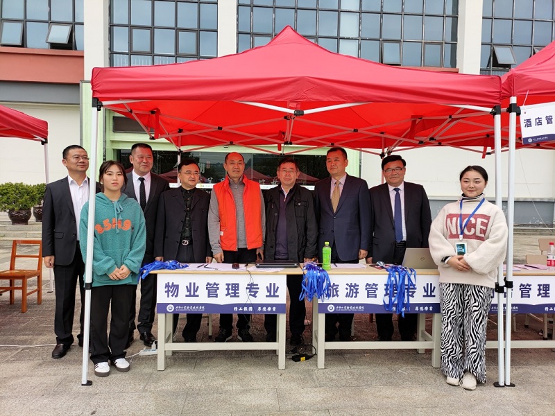 市政協(xié)副主席秦天志、重慶海怡天集團董事局主席張海源一行蒞臨我院考察指導(dǎo)