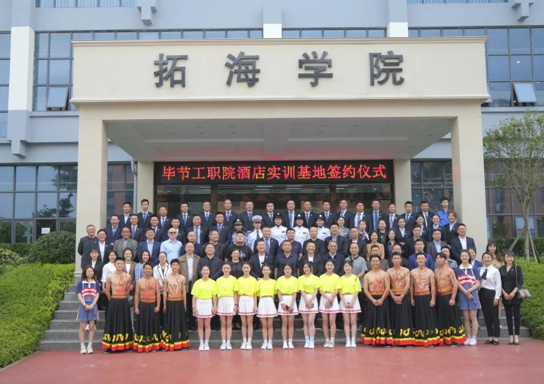 乘勢(shì)揚(yáng)帆再啟航——拓海學(xué)院成立一周年，故事還在繼續(xù)