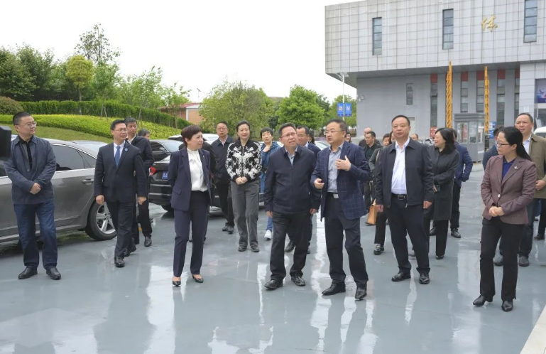 貴陽市人民政府副市長(zhǎng)龍叢一行赴我院開展畢業(yè)生就業(yè)創(chuàng)業(yè)工作調(diào)研