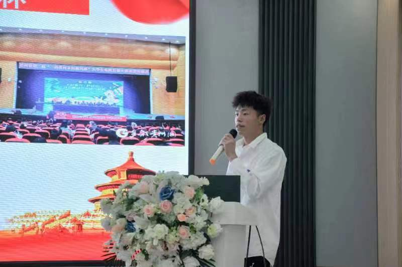 2021-2022學(xué)年國家獎學(xué)金獲得者個人事跡專欄第一期——黃杏、譚程慧