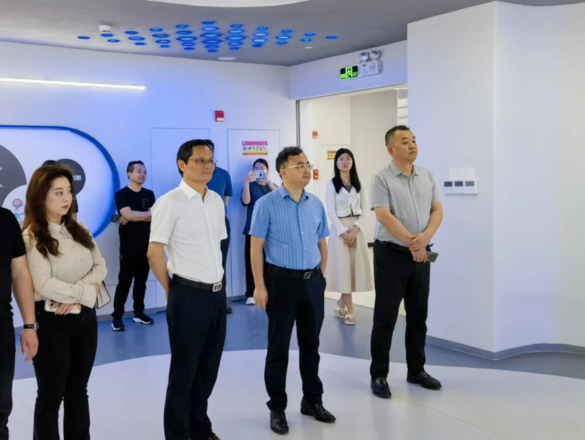 李涌、邱國(guó)援率隊(duì)到廣東省企業(yè)、院?？疾鞂W(xué)習(xí)